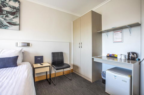Nightcap At Carlyle Hotel - E Caravan Parks 1