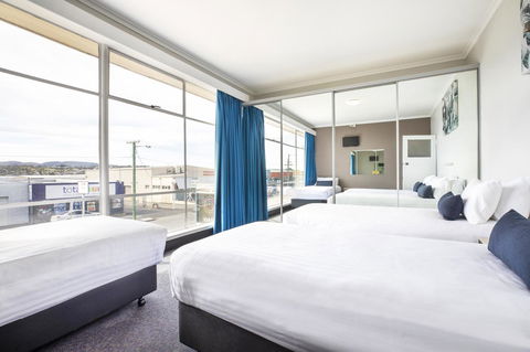 Nightcap At Carlyle Hotel - E Caravan Parks 12