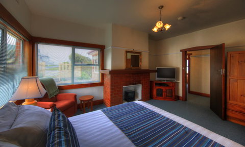 Stanley Village Waterfront Accommodation - E Caravan Parks 17