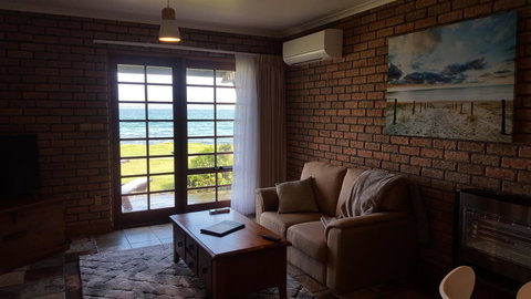 Stanley Village Waterfront Accommodation - E Caravan Parks 2