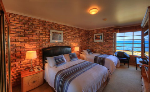 Stanley Village Waterfront Accommodation - E Caravan Parks 22