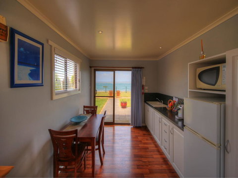 Stanley Village Waterfront Accommodation - E Caravan Parks 14