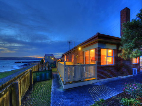 Stanley Village Waterfront Accommodation - E Caravan Parks 16