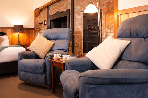 Stanley Hotel & Apartments - E Caravan Parks 3