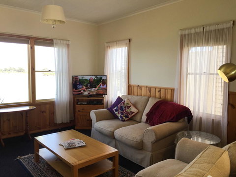 Stanley Hotel & Apartments - E Caravan Parks 22
