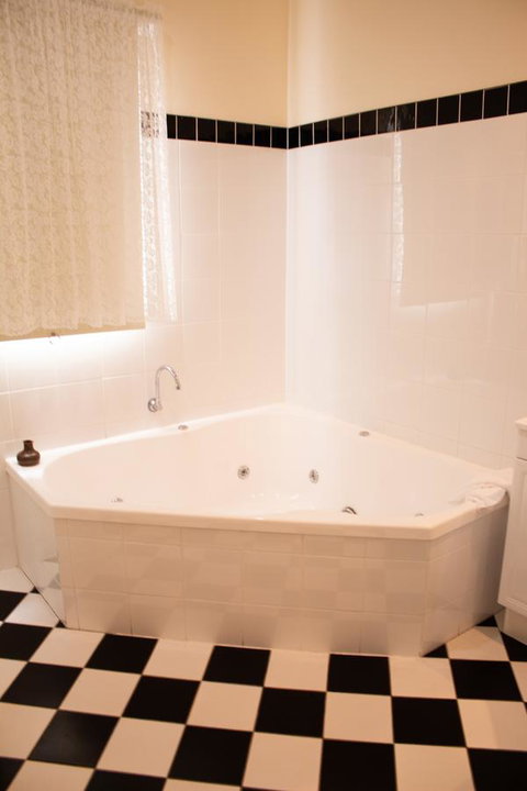 Stanley Hotel & Apartments - E Caravan Parks 11