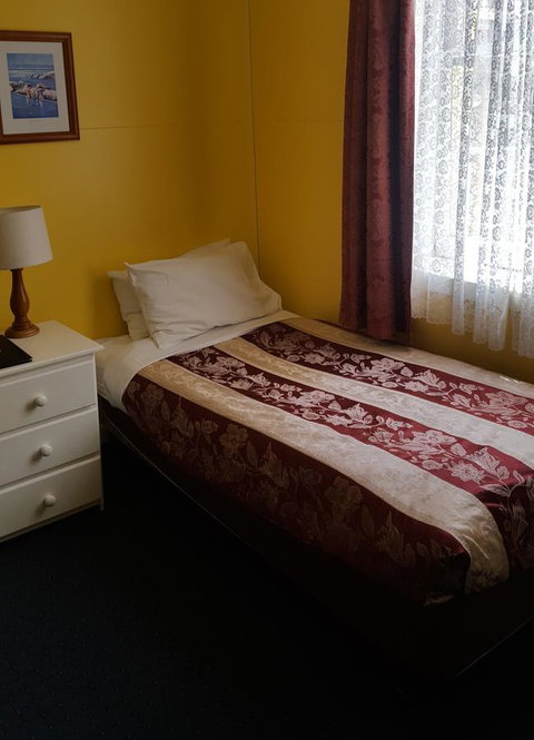 Stanley Hotel & Apartments - E Caravan Parks 33