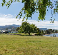 Riverfront Motel  Villas - E Caravan Parks