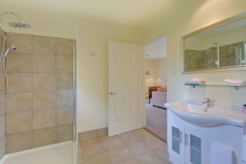 Aloft Boutique Accommodation - E Caravan Parks 14