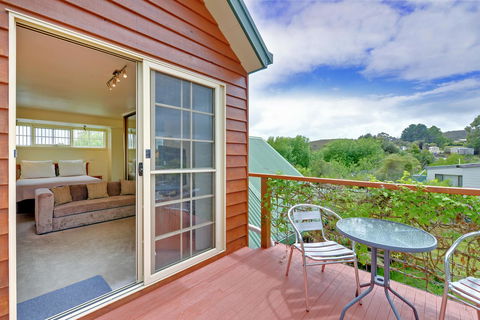 Aloft Boutique Accommodation - E Caravan Parks 11