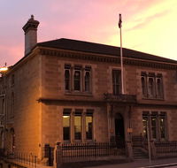 Macquarie Manor Hotel - E Caravan Parks