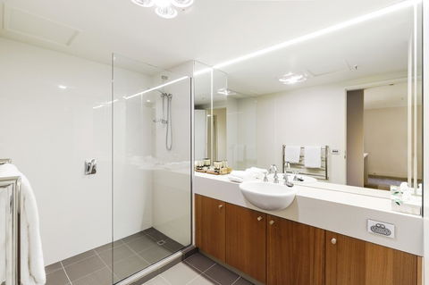 The Old Woolstore Apartment Hotel - E Caravan Parks 15