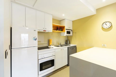 The Old Woolstore Apartment Hotel - E Caravan Parks 14