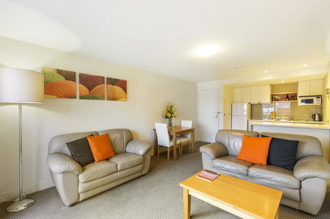 The Old Woolstore Apartment Hotel - E Caravan Parks 11