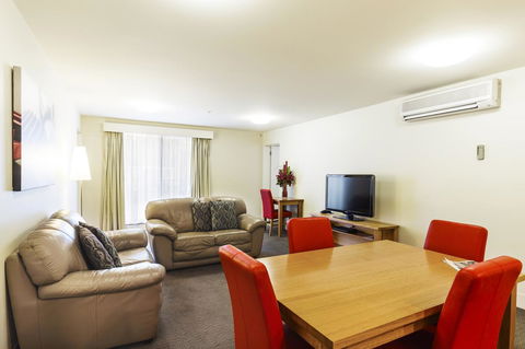 The Old Woolstore Apartment Hotel - E Caravan Parks 17
