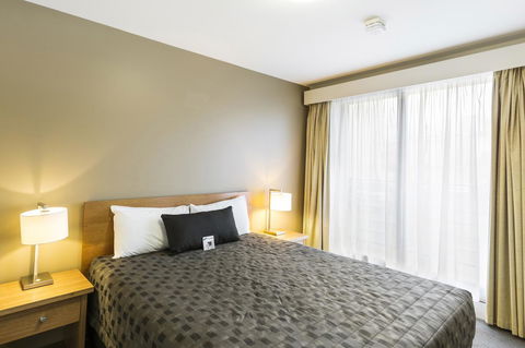 The Old Woolstore Apartment Hotel - E Caravan Parks 18