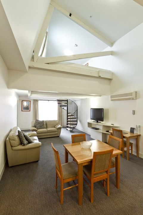 The Old Woolstore Apartment Hotel - E Caravan Parks 26