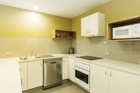The Old Woolstore Apartment Hotel - E Caravan Parks 16