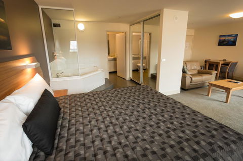 The Old Woolstore Apartment Hotel - E Caravan Parks 31