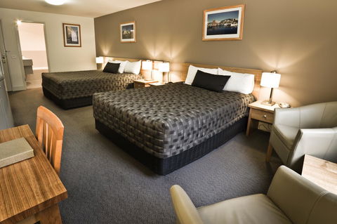The Old Woolstore Apartment Hotel - E Caravan Parks 33