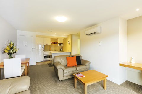 The Old Woolstore Apartment Hotel - E Caravan Parks 12