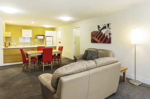 The Old Woolstore Apartment Hotel - E Caravan Parks 19