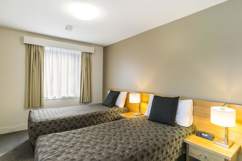 The Old Woolstore Apartment Hotel - E Caravan Parks 9