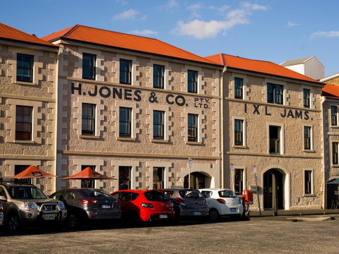 The Henry Jones Art Hotel - E Caravan Parks 5