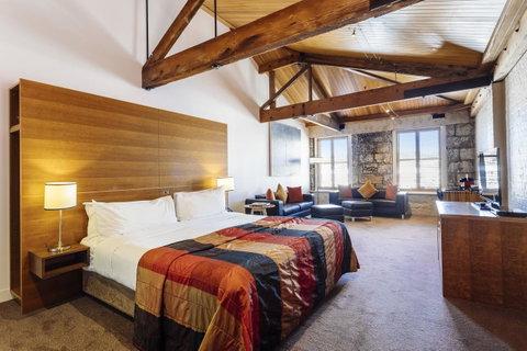 The Henry Jones Art Hotel - E Caravan Parks 6
