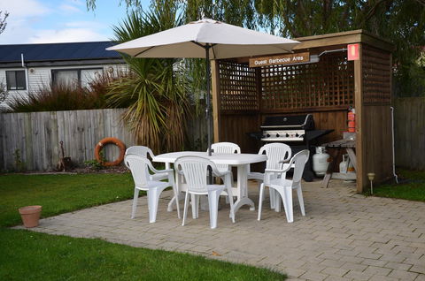 Castaway Holiday Apartments - E Caravan Parks 13
