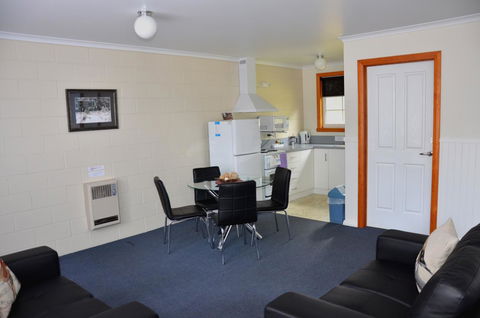 Castaway Holiday Apartments - E Caravan Parks 12