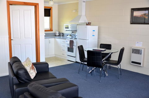 Castaway Holiday Apartments - E Caravan Parks 23