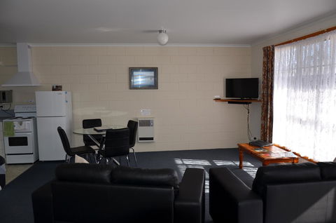Castaway Holiday Apartments - E Caravan Parks 14