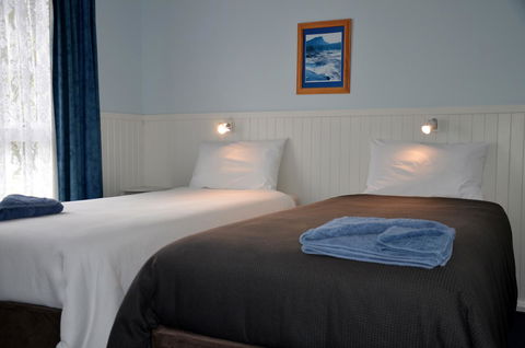 Castaway Holiday Apartments - E Caravan Parks 9