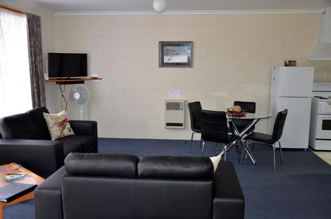 Castaway Holiday Apartments - E Caravan Parks 21