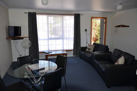 Castaway Holiday Apartments - E Caravan Parks 27