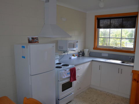 Castaway Holiday Apartments - E Caravan Parks 28