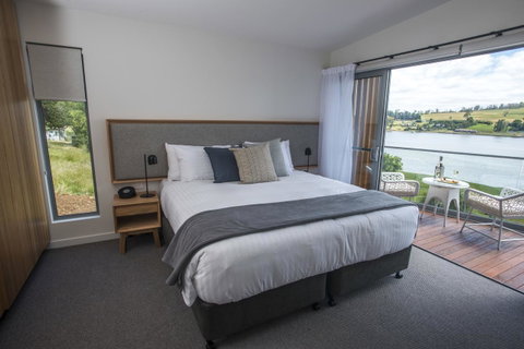 Rosevears Riverview Hotel - E Caravan Parks 23