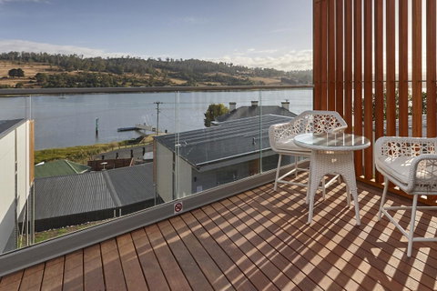 Rosevears Riverview Hotel - E Caravan Parks 8