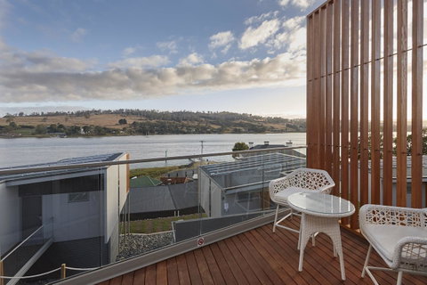 Rosevears Riverview Hotel - E Caravan Parks 14