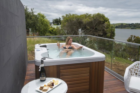 Rosevears Riverview Hotel - E Caravan Parks 22