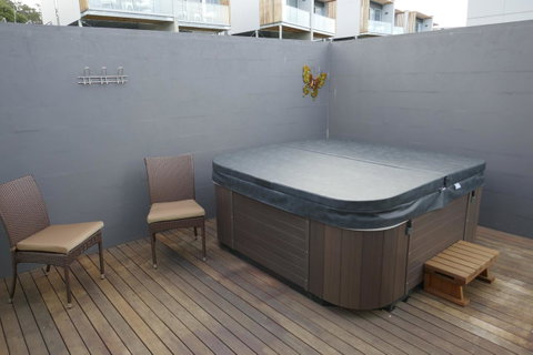 Rosevears Riverview Hotel - E Caravan Parks 2