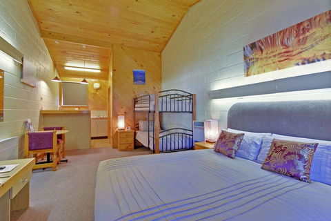 Gold Rush Inn - E Caravan Parks 17