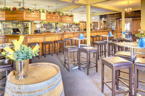 The Richmond Arms Hotel - E Caravan Parks 12