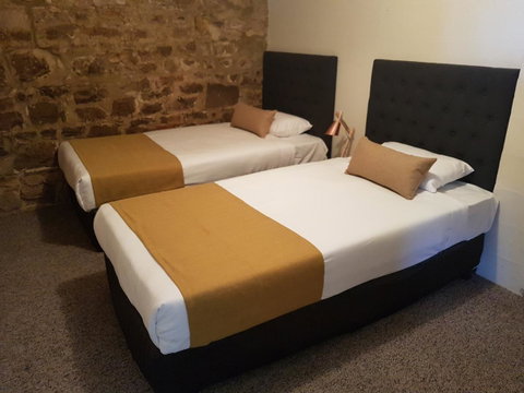 The Richmond Arms Hotel - E Caravan Parks 8