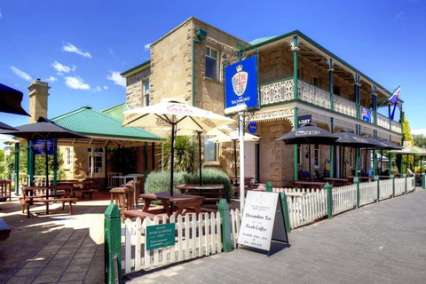 The Richmond Arms Hotel - E Caravan Parks 1