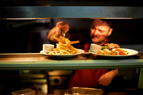 The Richmond Arms Hotel - E Caravan Parks 16