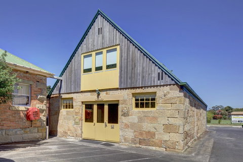 The Richmond Arms Hotel - E Caravan Parks 17