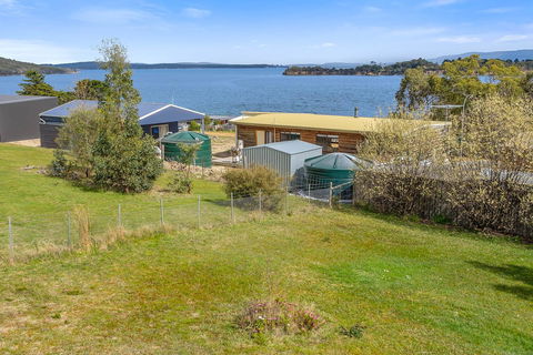 Omaroo Cottage Bruny Island - E Caravan Parks 13