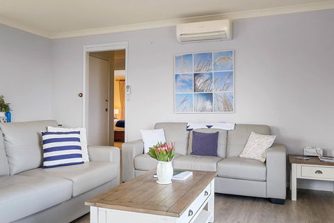 Omaroo Cottage Bruny Island - E Caravan Parks 4